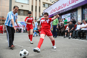 مسابقه پیشکسوتان فوتبال ایران با کودکان سرطانی